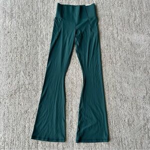 NWT medium OFFLINE By Aerie Real Me XTRA Hold Up. Bootcut Legging green